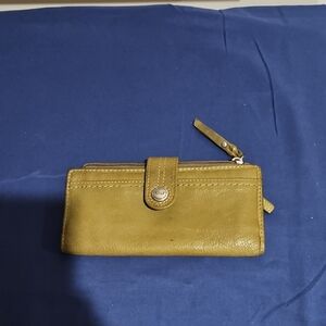 Fossil Green Leather Wallet with Classic Design